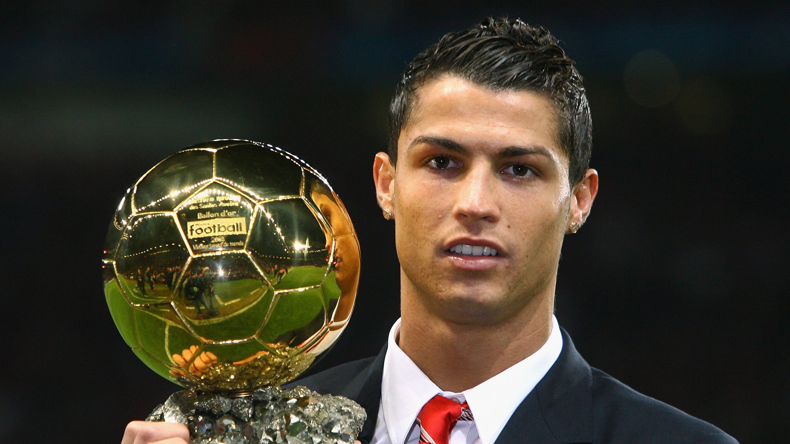 开云在线直播-_极地白夜跑：在极光照耀下追逐梦想_，极地的白天黑夜是怎样的